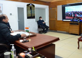 CM urges youth to make continuous efforts for development of their area