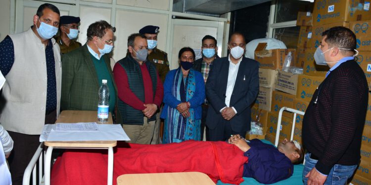 CM enquires health of injured police officials