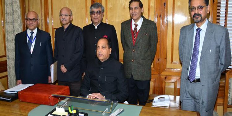 Chief Minister Jai Ram Thakur with the officers of Finance Department before presenting the Annual State Budget for the Financial Year 2022-23 in the House on 4-3-2022