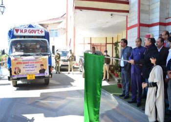 CM flags off relief material donated by bollywood singer Mohit Chauhan