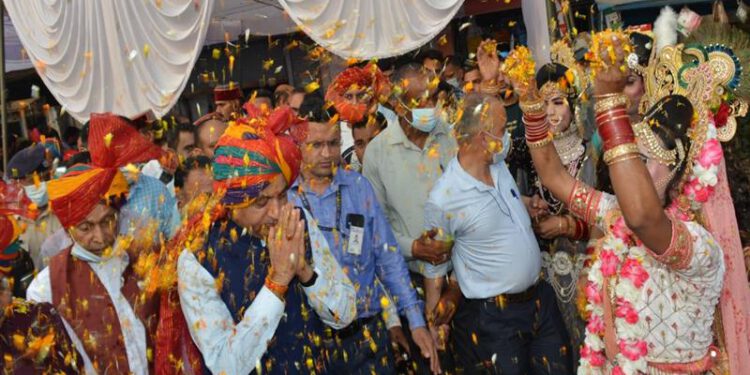 CM presides over closing ceremony of National Level Holi Utsav Sujanpur in Hamirpur district