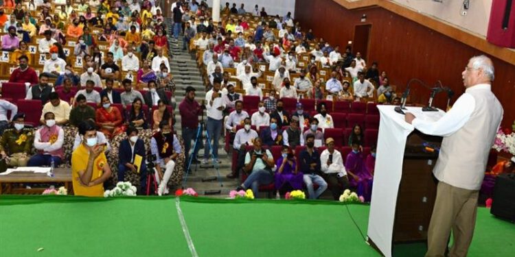 Governor presides over felicitation function organized by Kangra Against Covid-19 Working Group