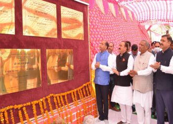 CM inaugurates and lays foundation stones of developmental projects worth Rs. 20 crore in Shillai area of Sirmour district