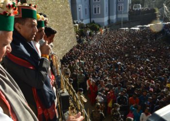 State Government committed to resolve issues of outsource employees: CM