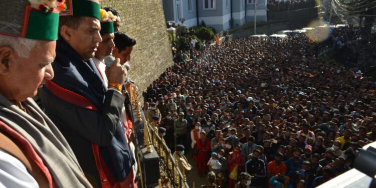 State Government committed to resolve issues of outsource employees: CM