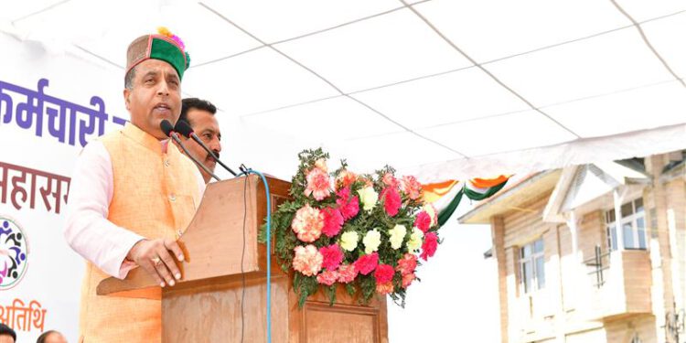 CM announces higher pay scales to employees working prior to 3 January 2022 on completing two years