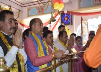 Chief Minister visits Radha Soami Satsang Beas Centre at Paraur