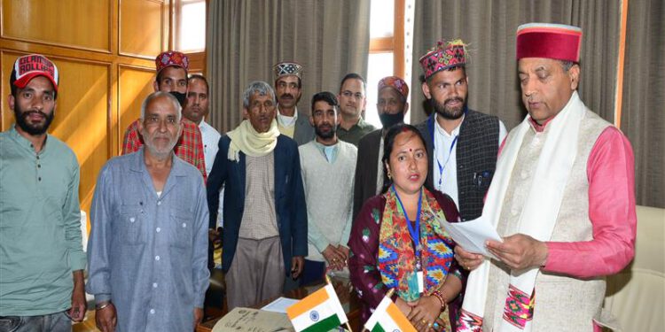 A delegation led by Chairperson Panchayat Samiti Banjar Smt. Lata Devi calls on Chief Minister Sh. Jai Ram Thakur at Shimla today.
