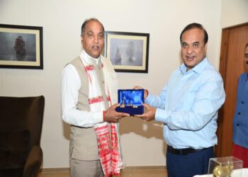 Jai Ram Thakur calls on CM of Assam at Guwahati