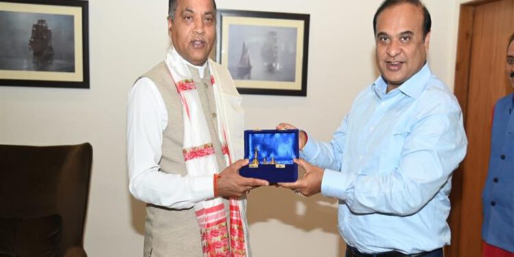 Jai Ram Thakur calls on CM of Assam at Guwahati