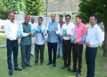 CM releases book Hashiye Wali Jagah