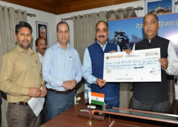 CM presented with cheque of Rs. 191881 towards CM Relief Fund