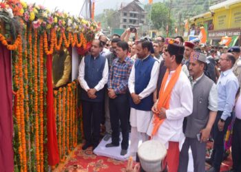 CM inaugurates 33 KV power sub-station worth Rs. 3.34 crore and bridge over Tirthan Khud of Rs. 4.40