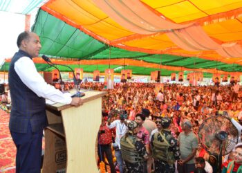 CM performs foundation stone laying and inaugurations of development projects of Rs. 190 crore in Jaswan Pragpur Assembly Constituency