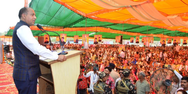 CM performs foundation stone laying and inaugurations of development projects of Rs. 190 crore in Jaswan Pragpur Assembly Constituency