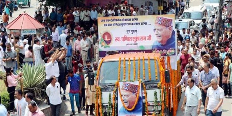 Pt. Sukh Ram cremated with full state honour