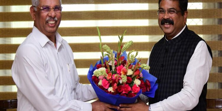 Governor calls on Union Minister of Education