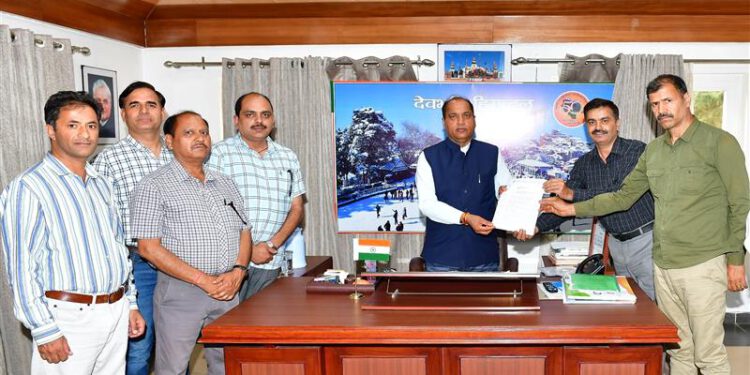 Delegation of All HP University and College Teachers calls on Chief Minister