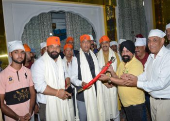CM pays obeisance at Sri Gurudwara Sahib in Chamba