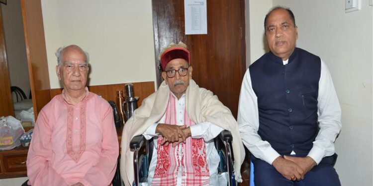 CM Calls on former Chief Minister Shanta Kumar