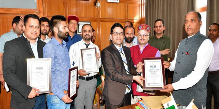 Members of Chess Marathon call on CM