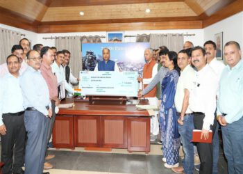 CM presented with cheque of Rs. 11 lakh towards CM Relief Fund