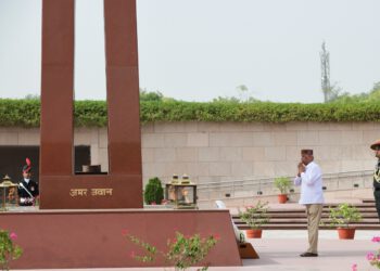 Governor visits National War Memorial