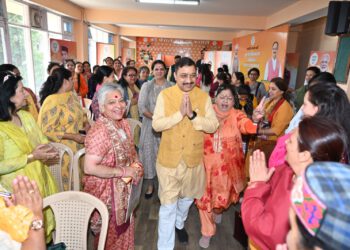 Women play a vital role in the formation of a government : Kashyap
