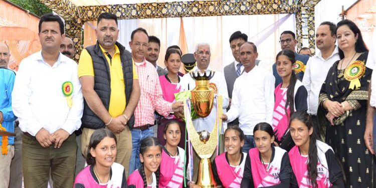 Governor presides over closing ceremony of under-19 Girls Zonal Tournament of Theog Zone
