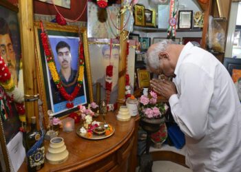 Governor pays tribute to martyr Vikram Batra and Saurabh Kalia