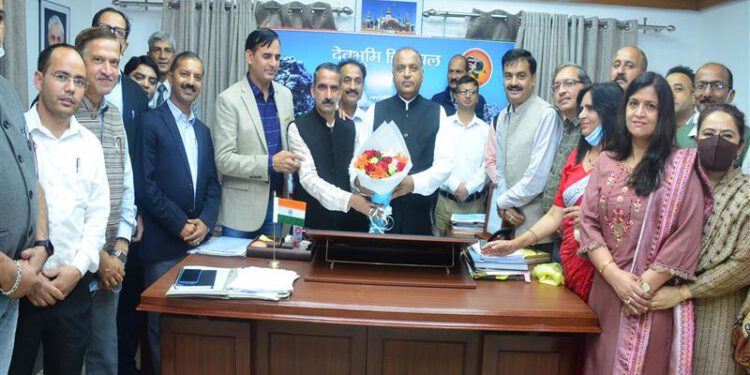 College Lectures call on CM and thanked for revised UGC pay scale