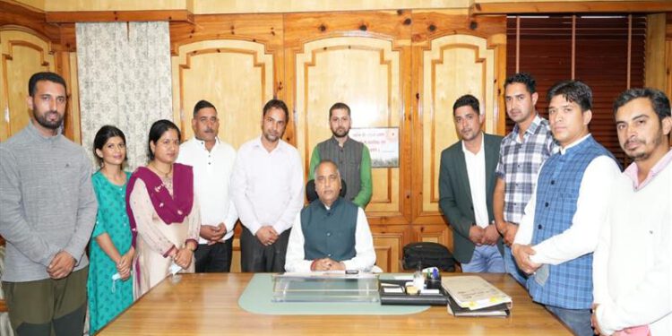 Representatives of Himachal Pradesh Vocational Trainers Welfare Association calls on CM