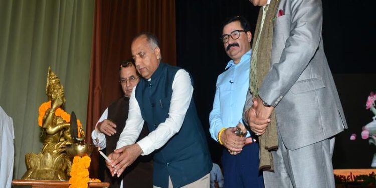 CM presides over Abhivadan Samaroh of Himachal Pradesh University Teachers and College Teachers association