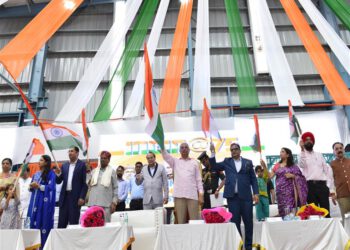 Governor urges people to adopt Swadeshi during Amrit period