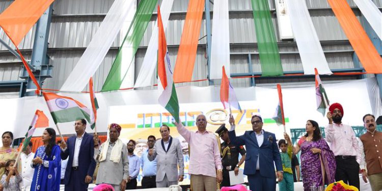 Governor urges people to adopt Swadeshi during Amrit period