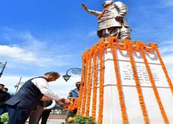 CM pays floral tributes to Bharat Ratna Atal Bihari Vajpayee