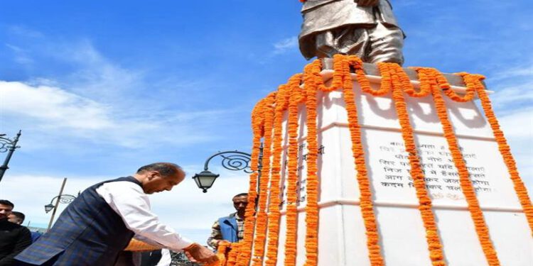 CM pays floral tributes to Bharat Ratna Atal Bihari Vajpayee