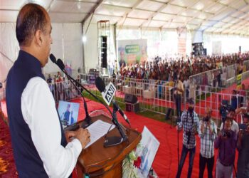 CM presides over State Level Samvad Programme of beneficiaries of Mukhya Mantri Grihini Suvidha Yojna in Kullu