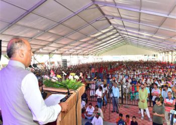CM presides over Pragtisheel Himachal : Sathapna Ke 75 Varsh programme at Gondpur Banehra in Gagret