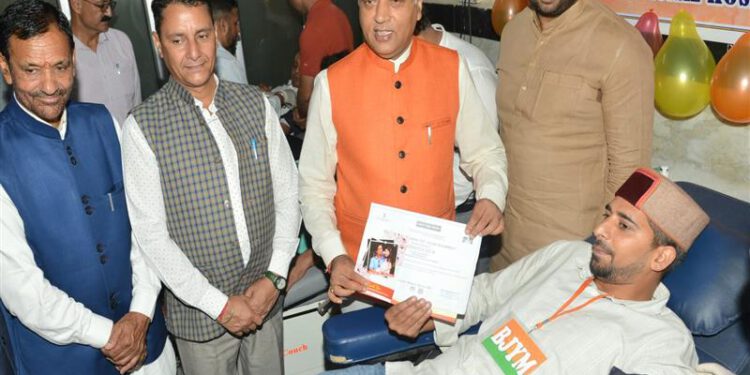 Chief Minister inaugurates Blood Donation Camp on the Birthday of Prime Minister