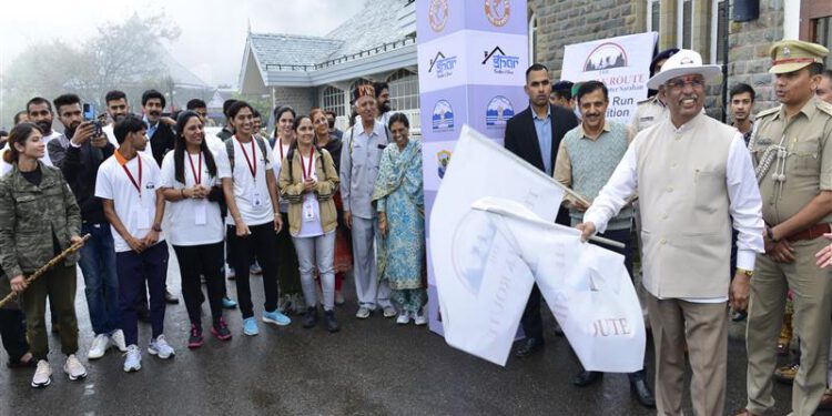 Governor flags off the Himalayan Expedition