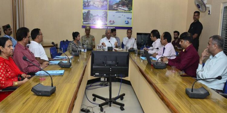 Governor reviews Pradhan Mantri TB Mukt Bharat Abhiyan work in Hamirpur