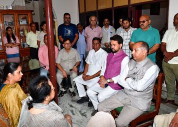 Chief Minister express condolences with family members of late Parveen Sharma