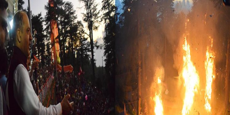 CM pays obeisance at Jakhu temple, performs the ceremony of Ravana dahan