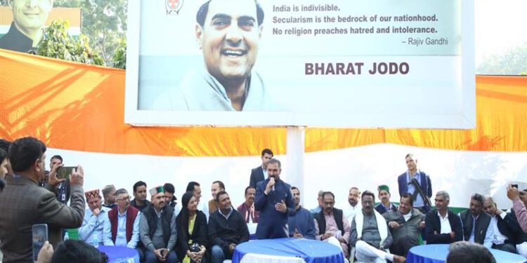 Youth felicitates Chief Minister in New Delhi