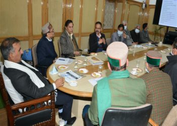 Keep strict vigil on number of corona cases in State: Chief Minister