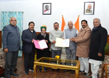 Sukhvinder Singh Sukhu presents claim to form Government in HP to Governor