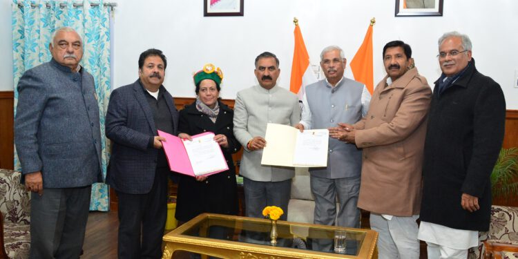 Sukhvinder Singh Sukhu presents claim to form Government in HP to Governor