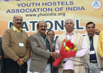 Governor Urges to expand Youth Hostels Association of India activities