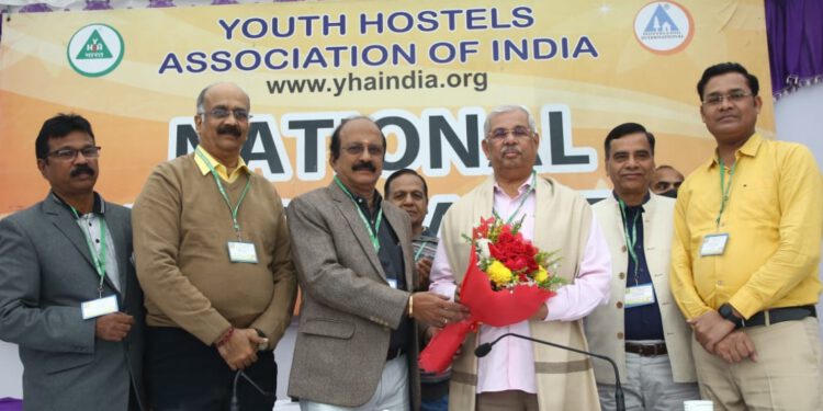 Governor Urges to expand Youth Hostels Association of India activities